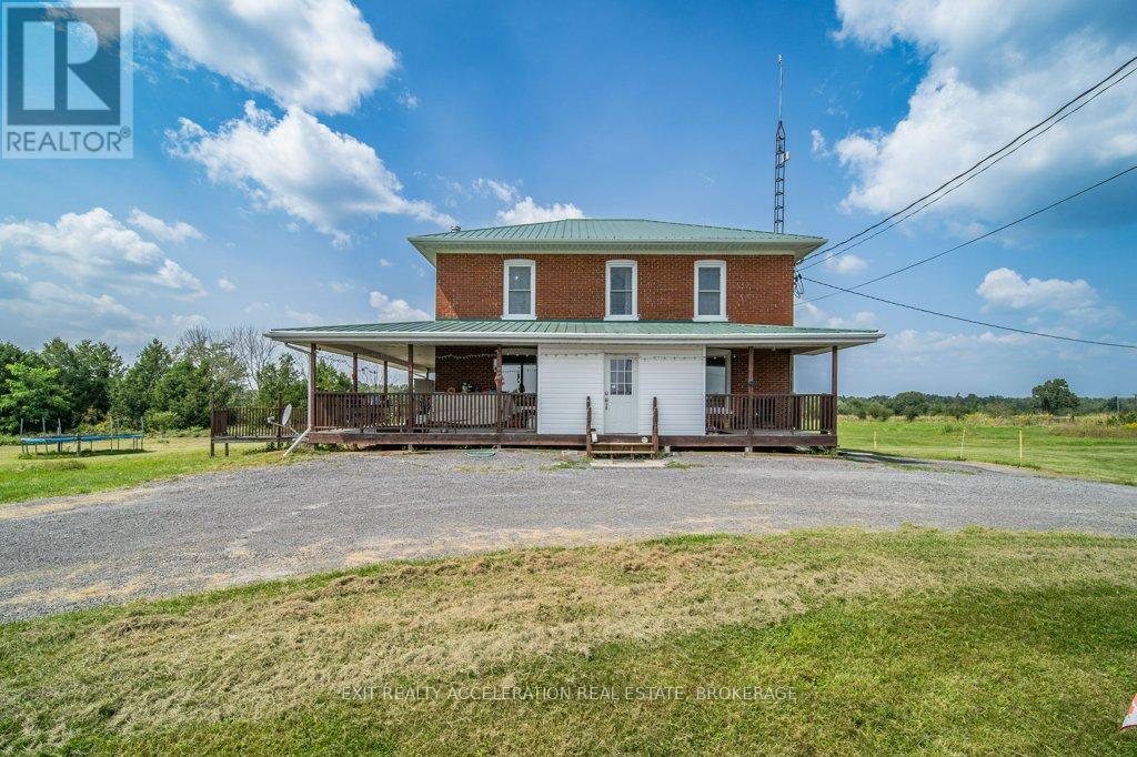 595 Craigen Road Property Photo 2