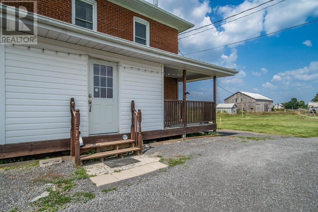 595 Craigen Road Property Photo 3