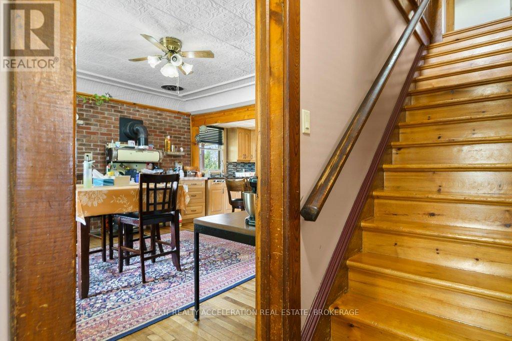 595 Craigen Road Property Photo 5