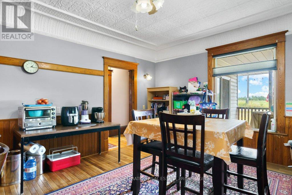 595 Craigen Road Property Photo 7