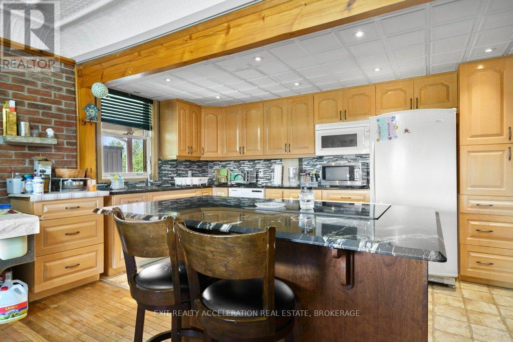 595 Craigen Road Property Photo 8