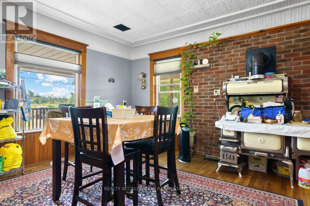 595 Craigen Road Property Photo 9