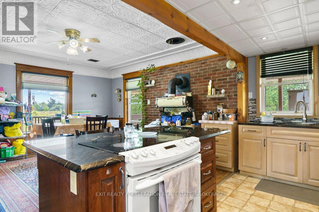 595 Craigen Road Property Photo 11