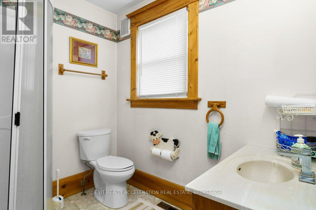 595 Craigen Road Property Photo 17