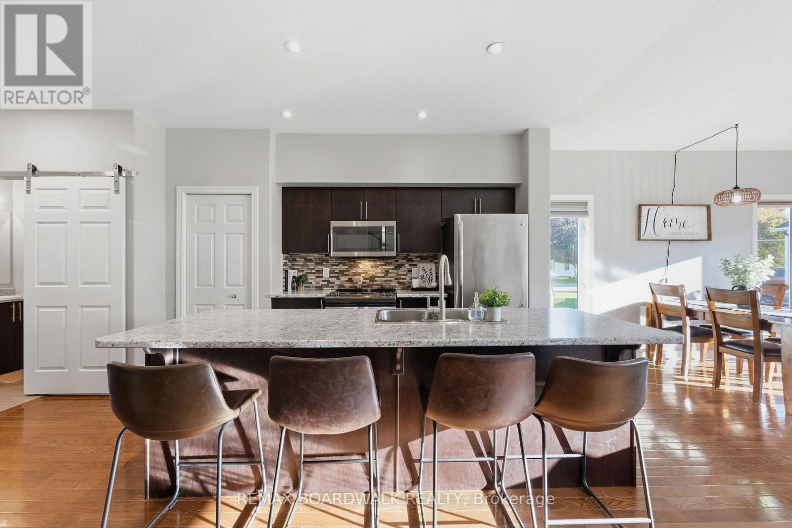 298 William Street W Property Photo 5