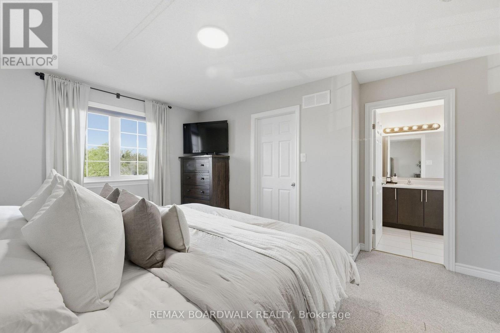 298 William Street W Property Photo 13