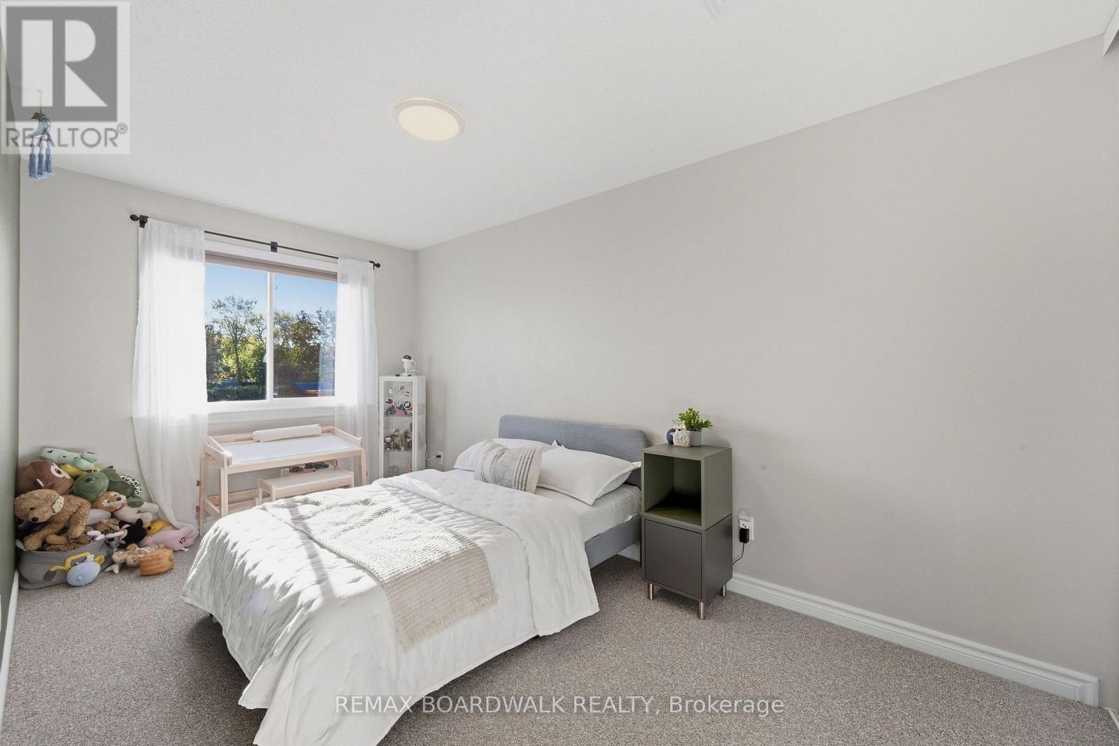 298 William Street W Property Photo 15