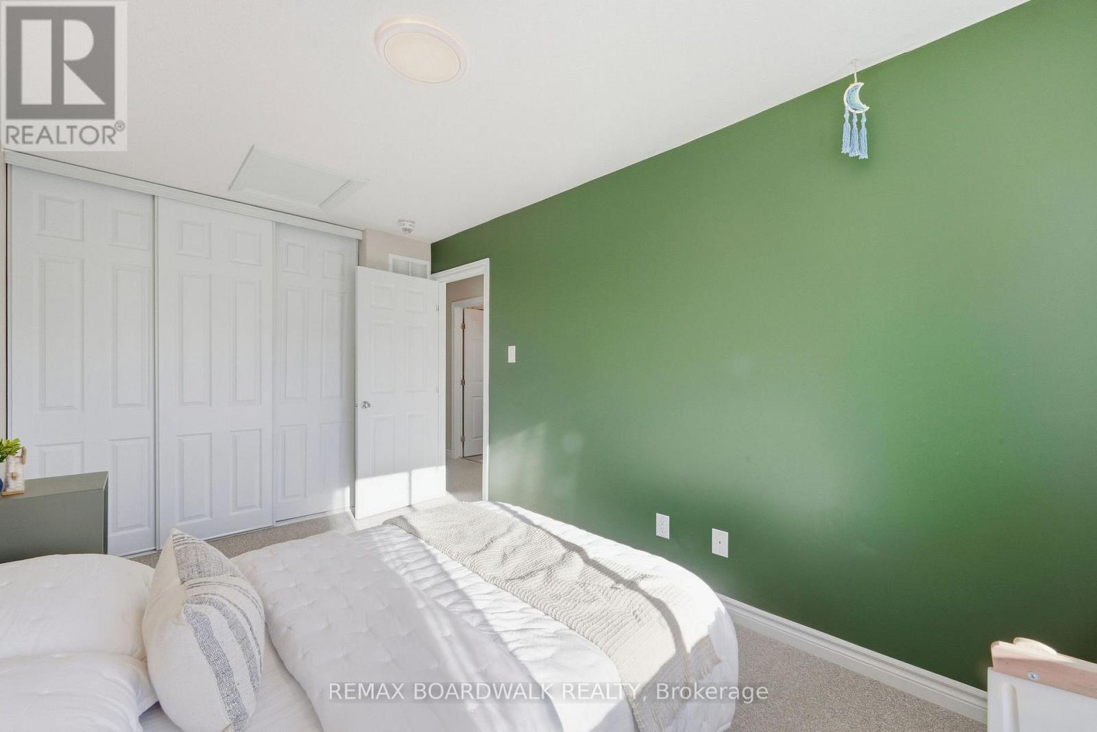 298 William Street W Property Photo 17