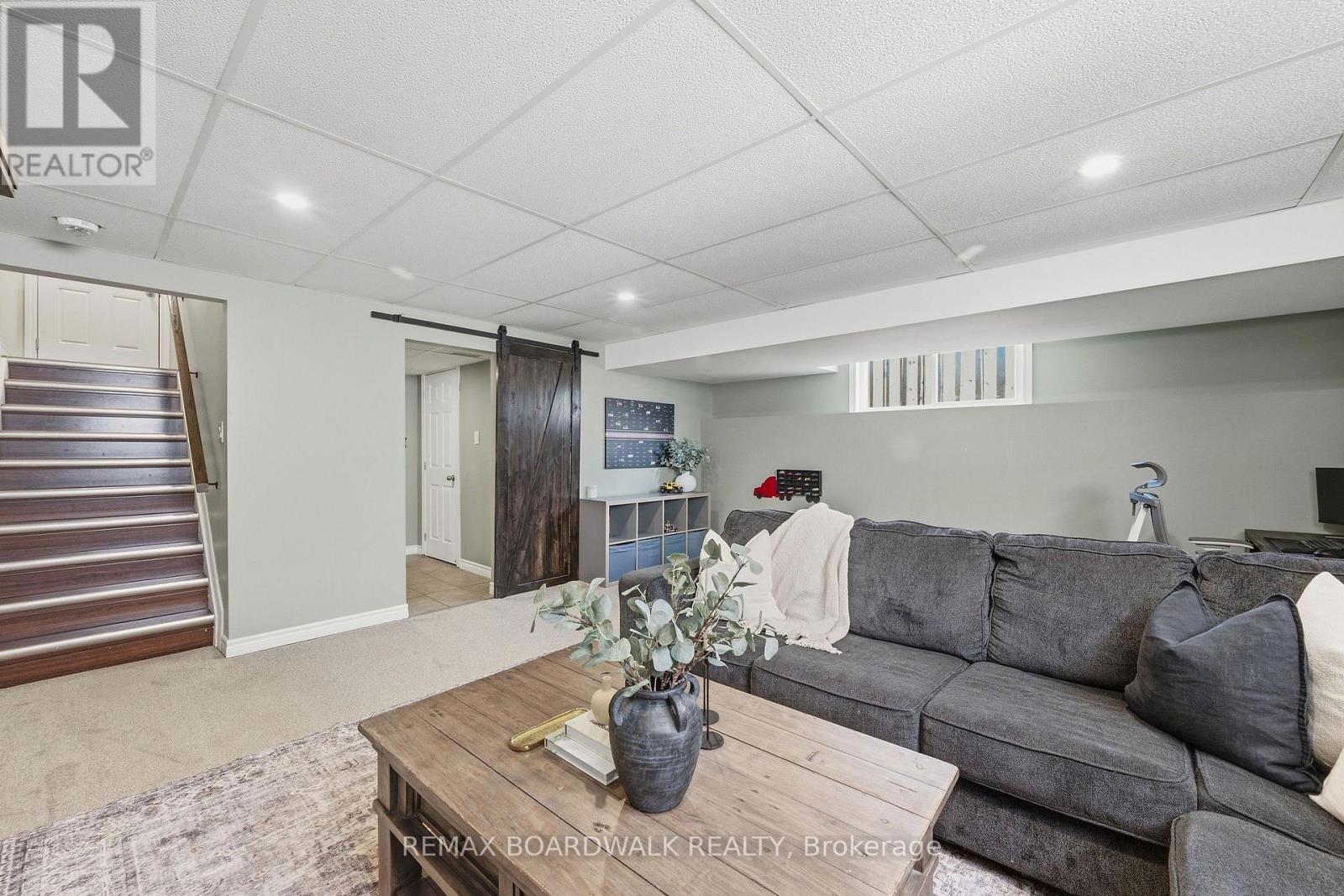 298 William Street W Property Photo 23