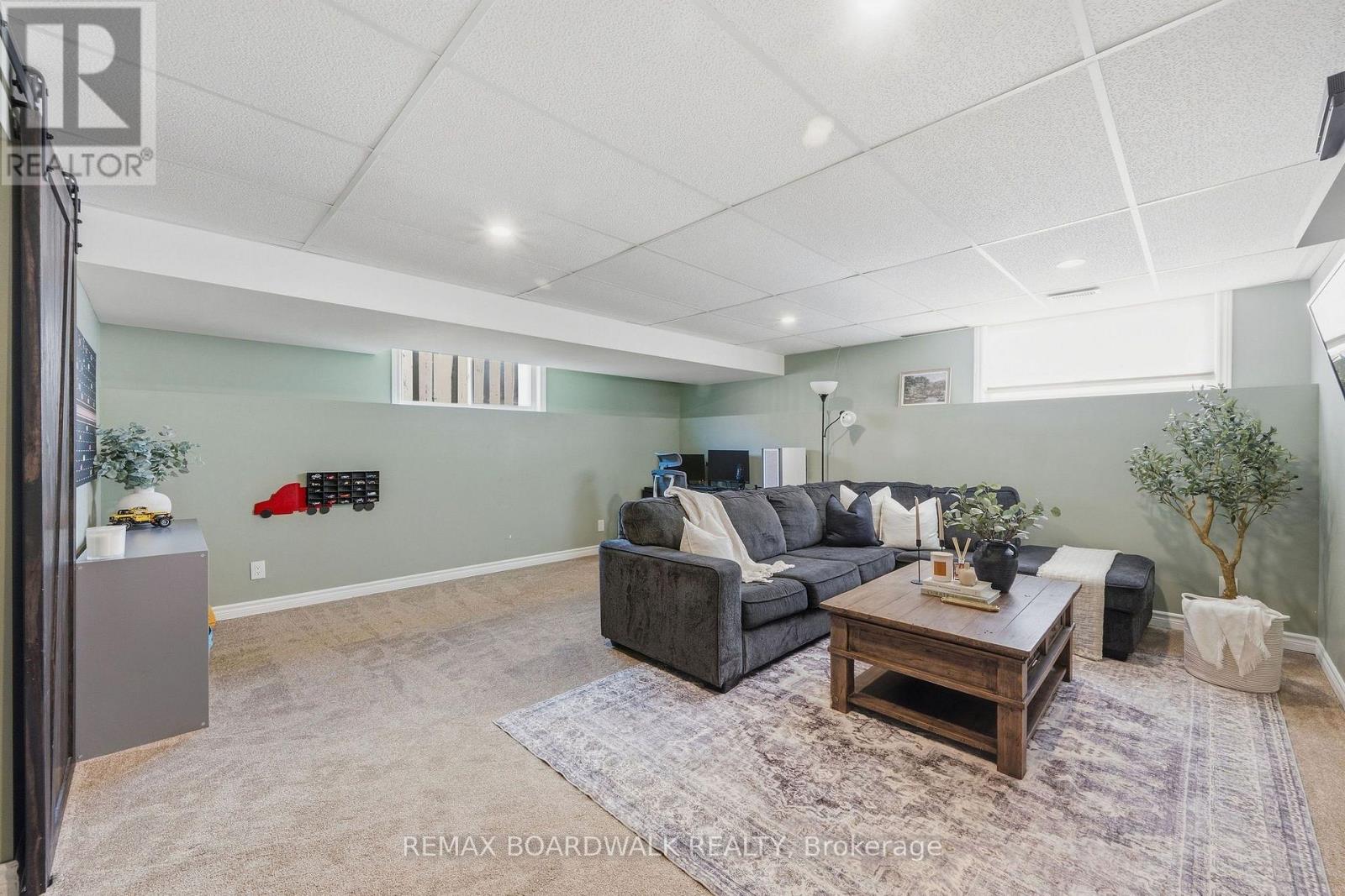298 William Street W Property Photo 24