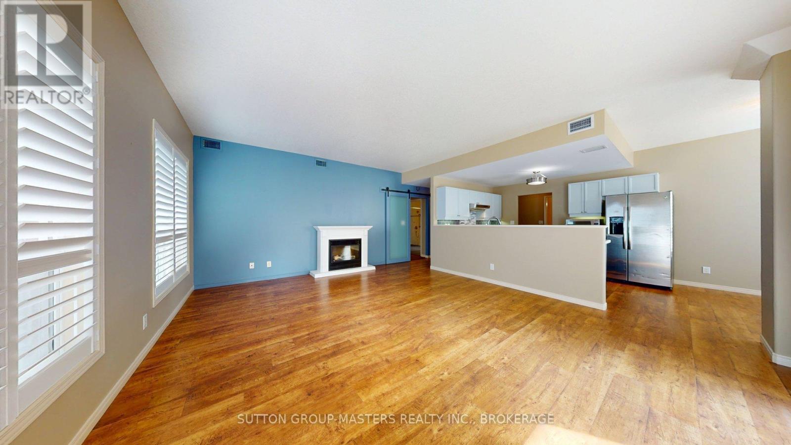 101 - 350 Wellington Street Property Photo 4