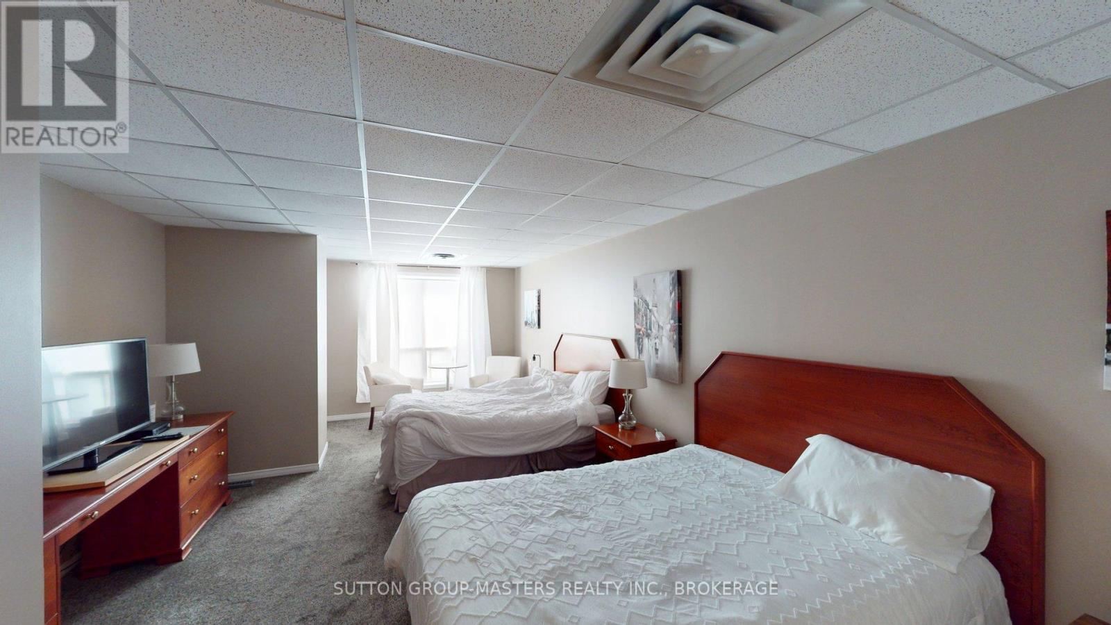 101 - 350 Wellington Street Property Photo 33