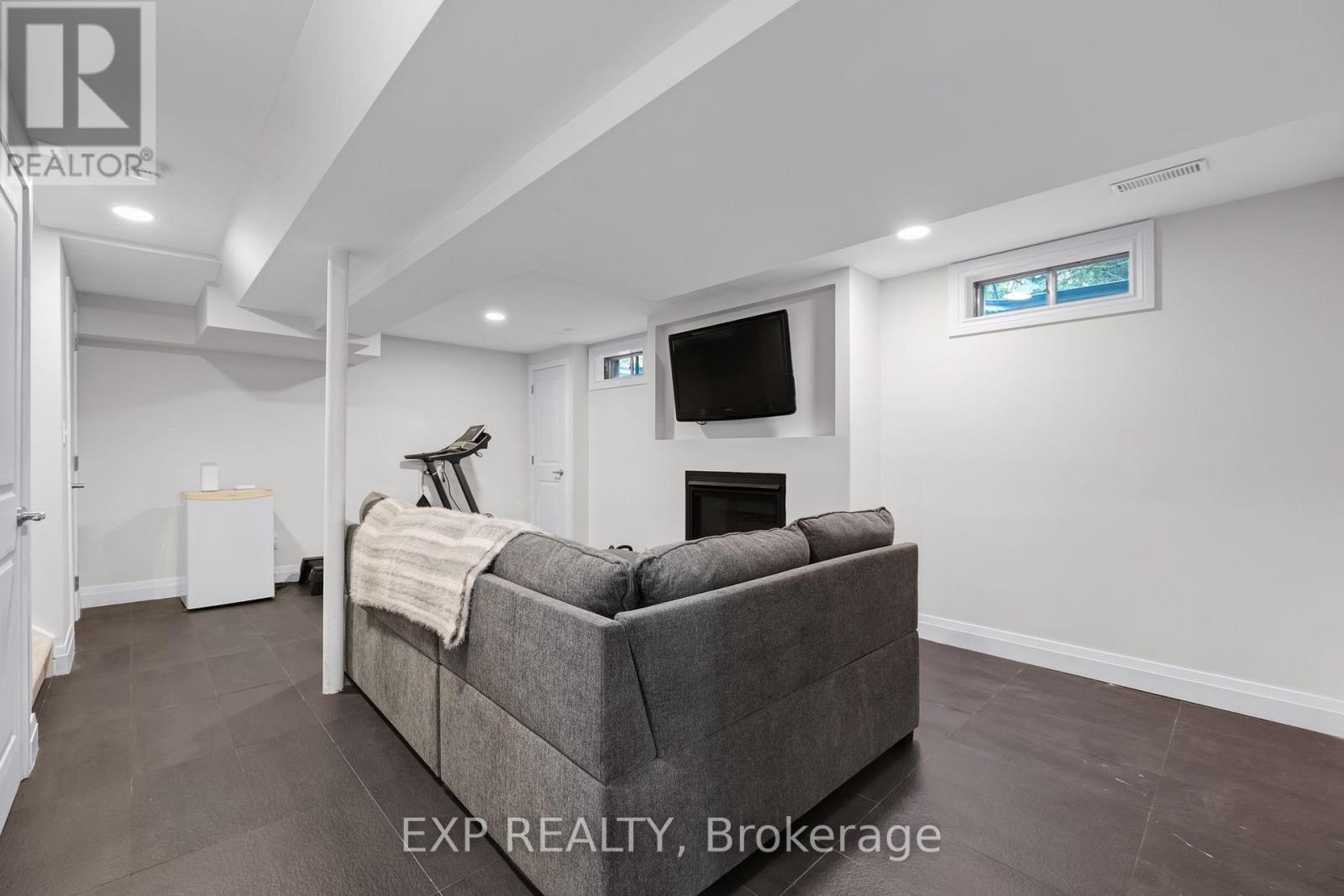 14 Russell Hill Road Property Photo 35
