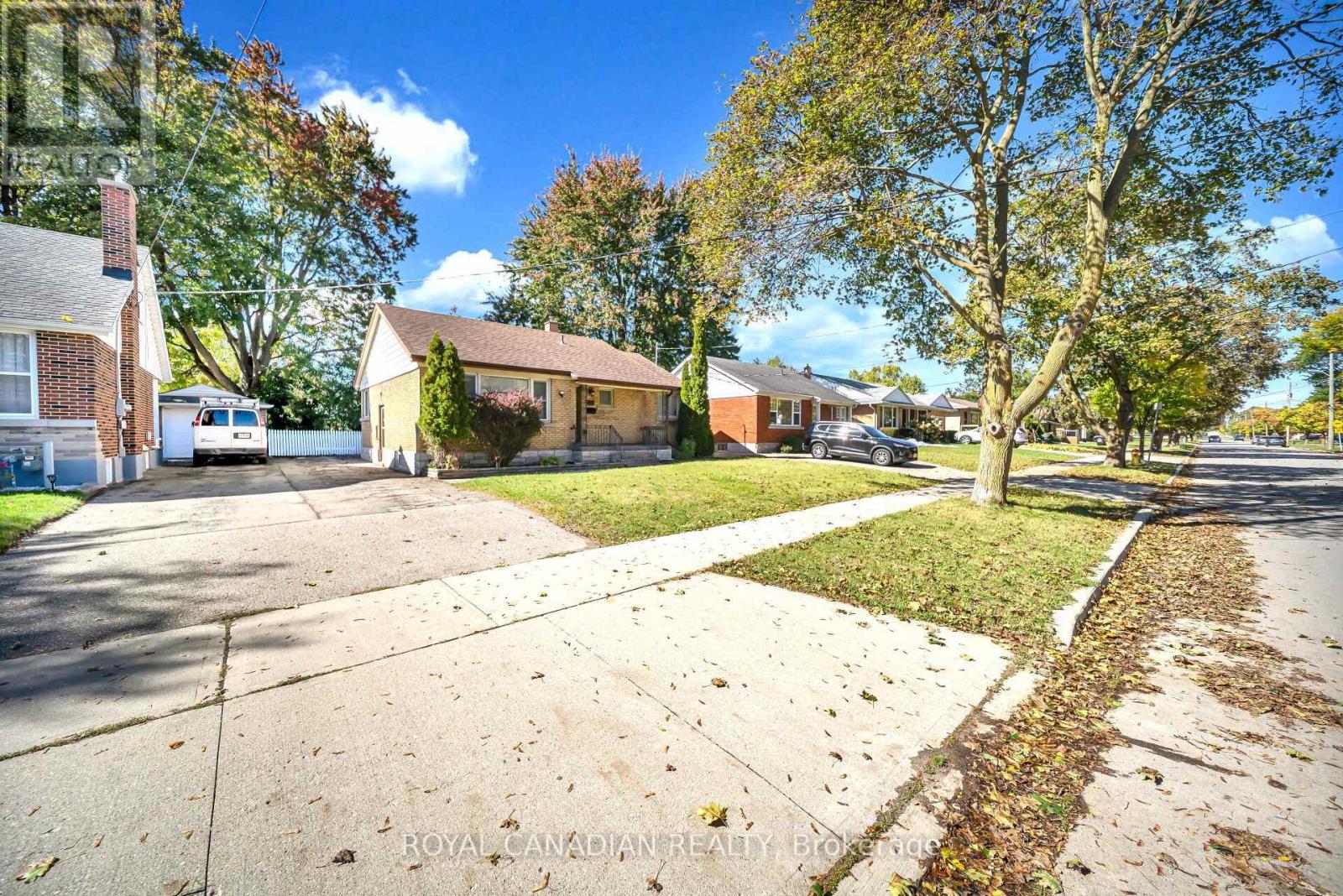 457 Dumfries Avenue Property Photo 4