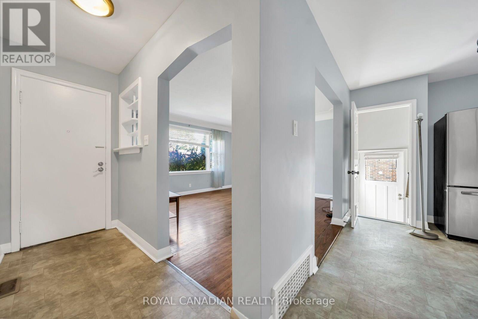 457 Dumfries Avenue Property Photo 7