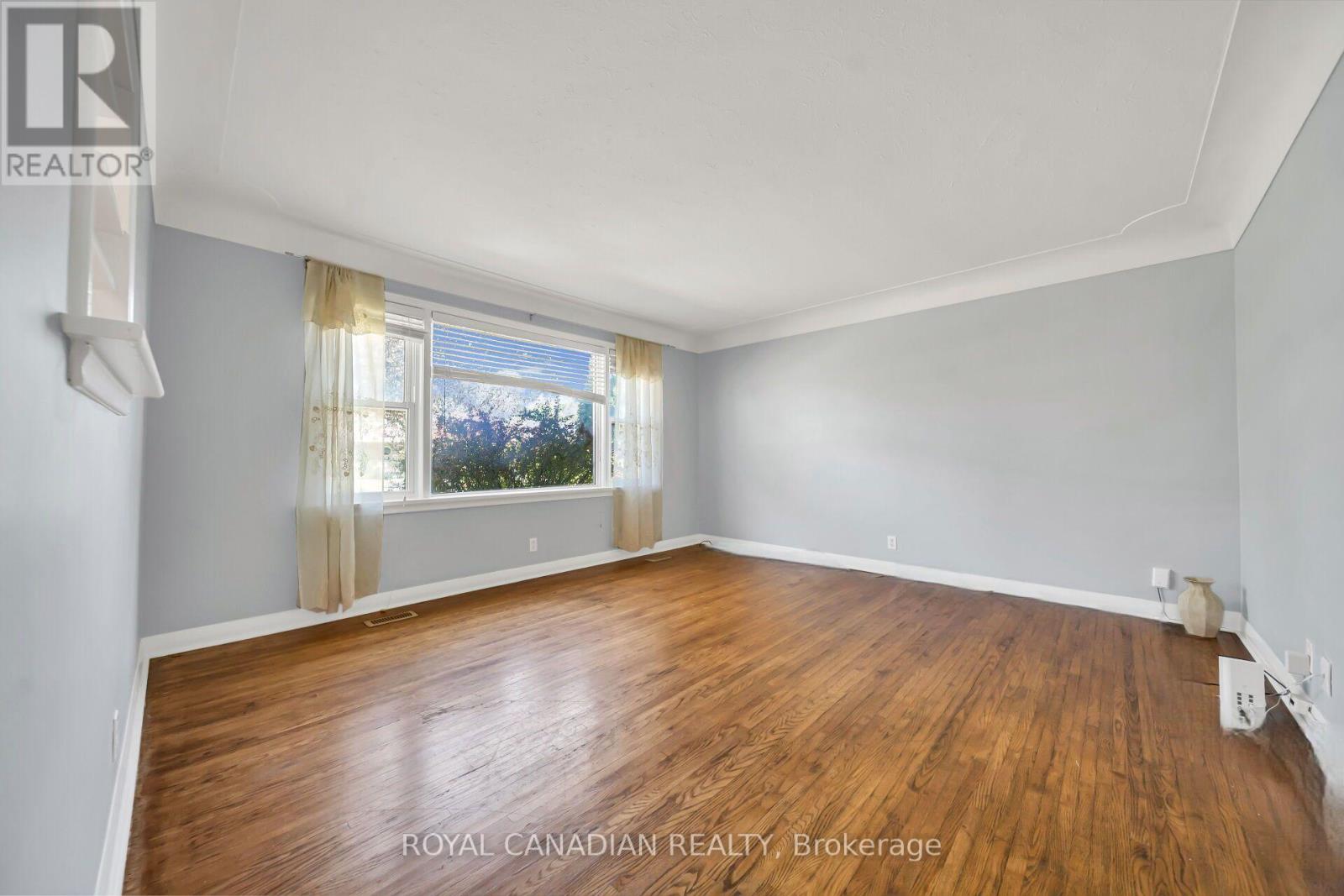 457 Dumfries Avenue Property Photo 9