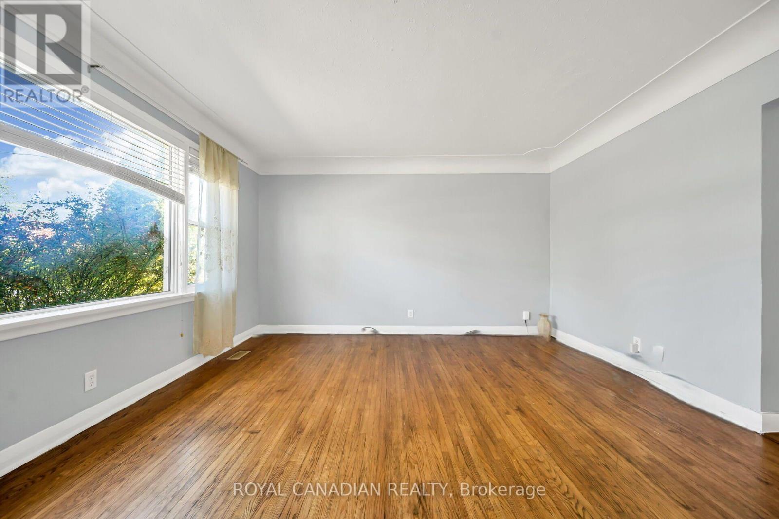 457 Dumfries Avenue Property Photo 10