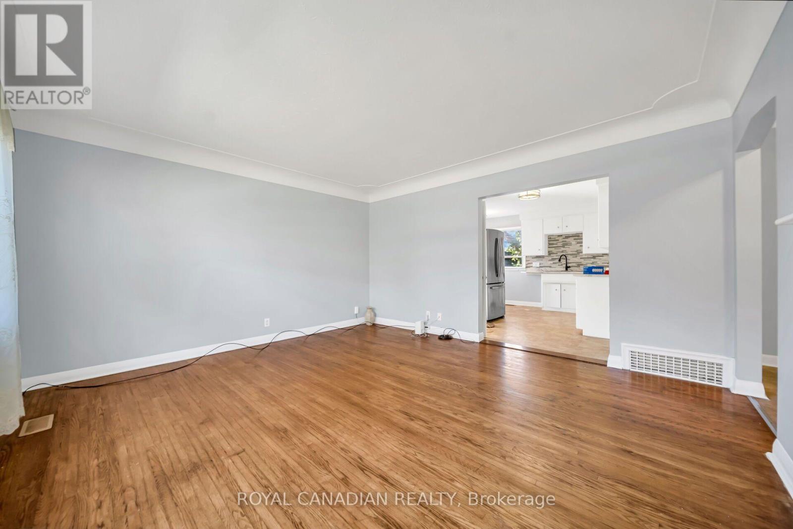 457 Dumfries Avenue Property Photo 11