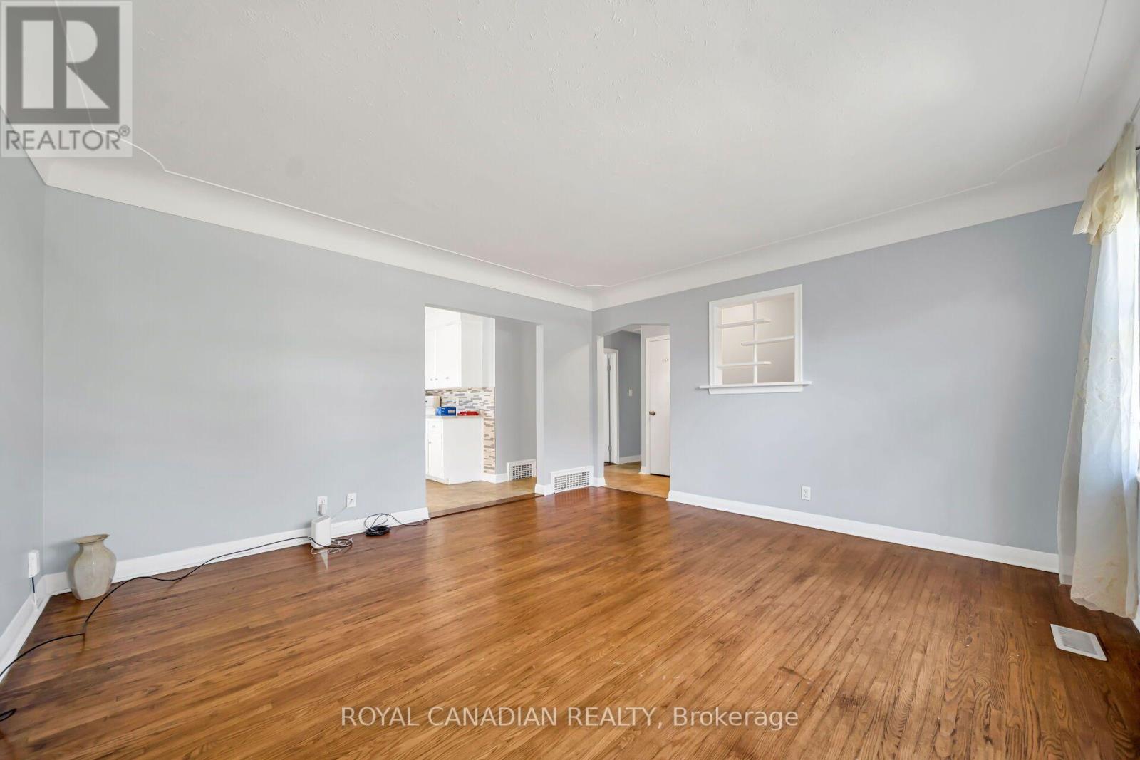 457 Dumfries Avenue Property Photo 12