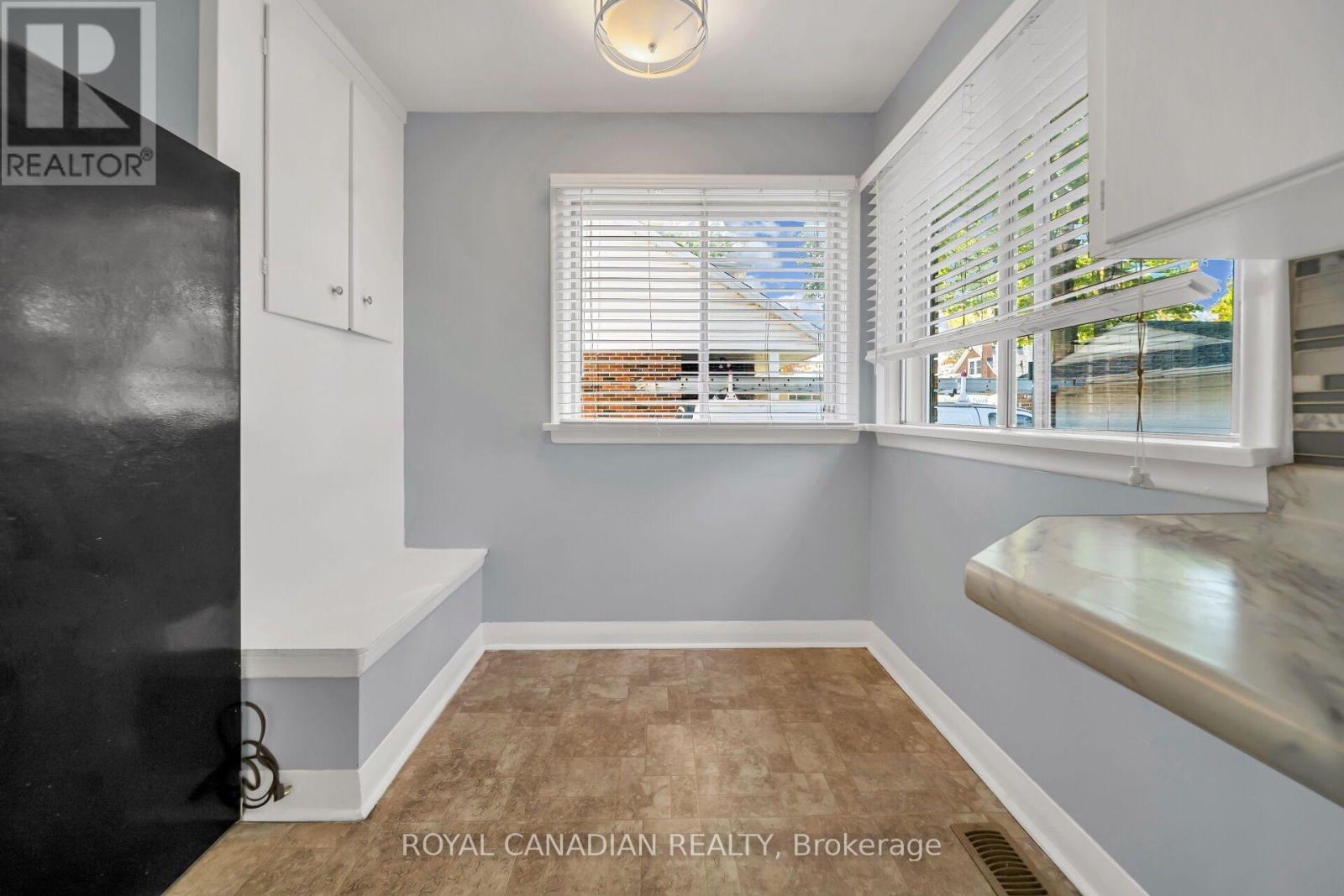 457 Dumfries Avenue Property Photo 24