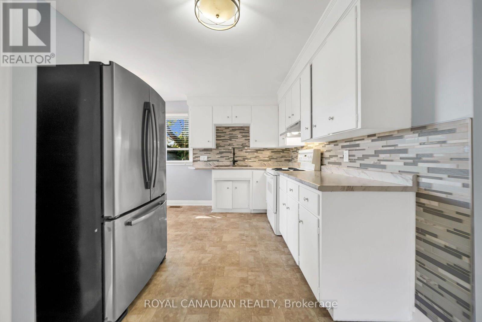 457 Dumfries Avenue Property Photo 25