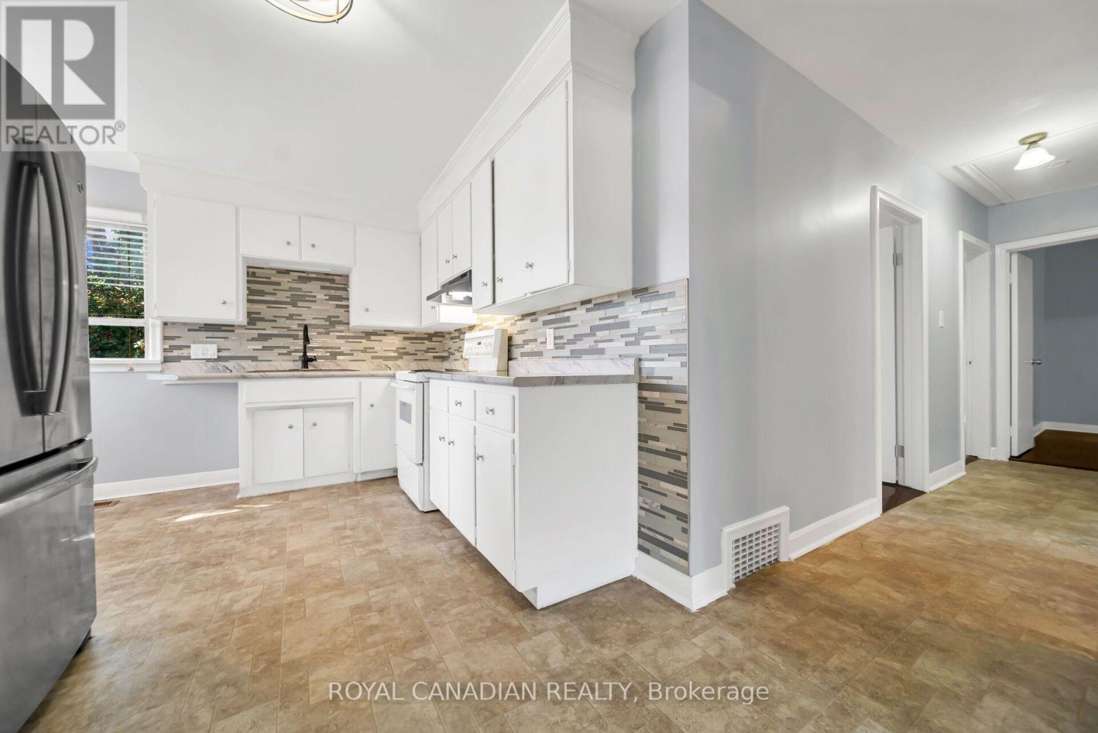 457 Dumfries Avenue Property Photo 26