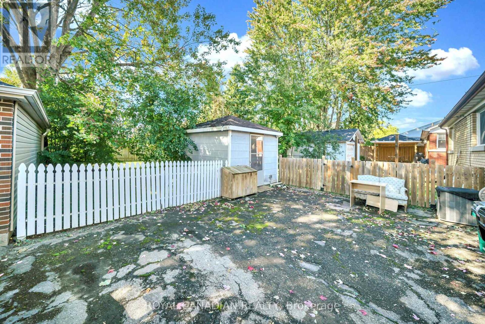 457 Dumfries Avenue Property Photo 44