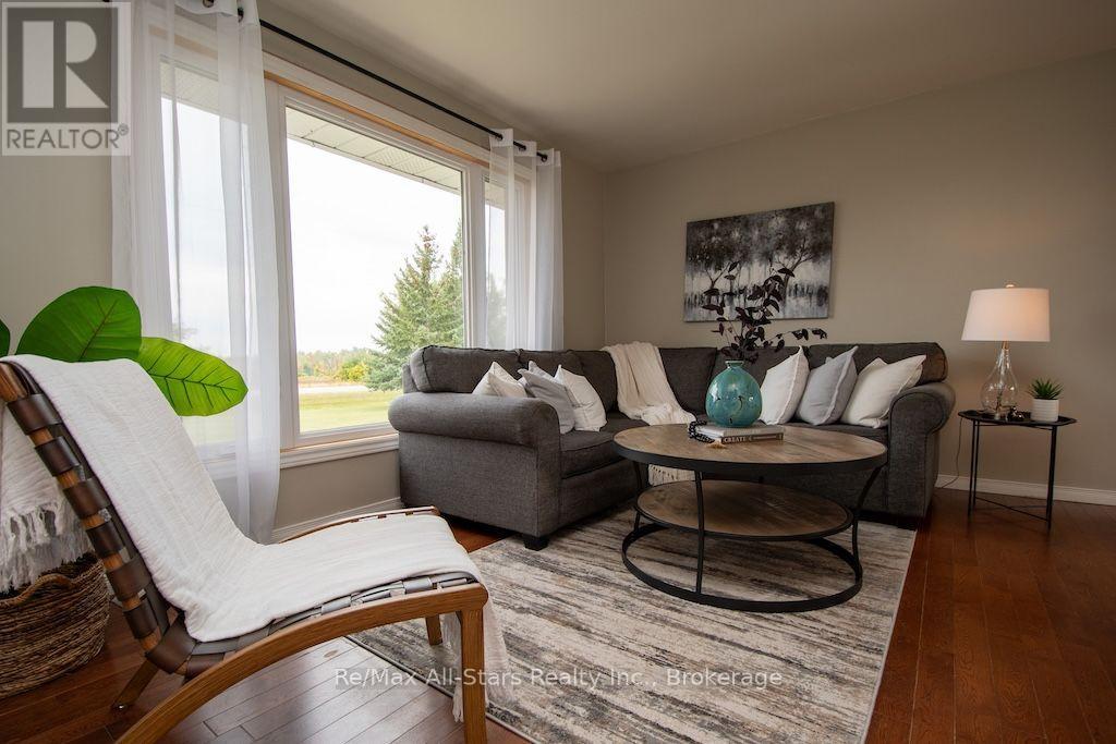 530 Centreline Road Property Photo 7