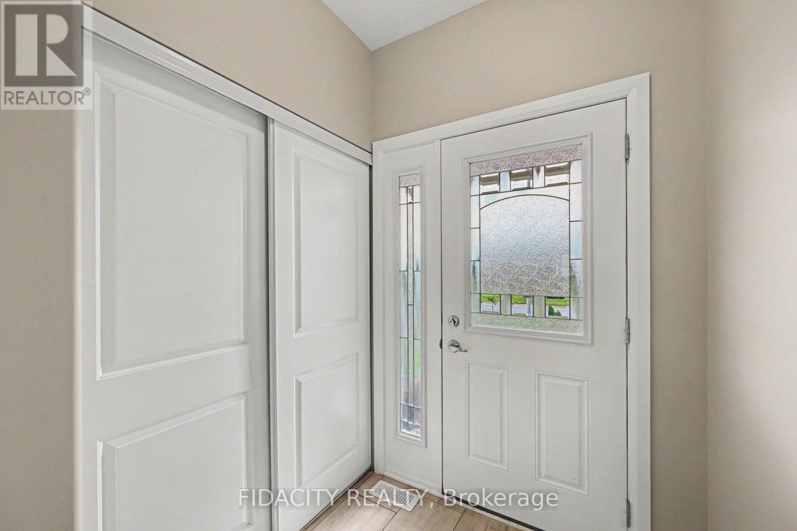 68 Vimy Ridge Crescent Property Photo 3