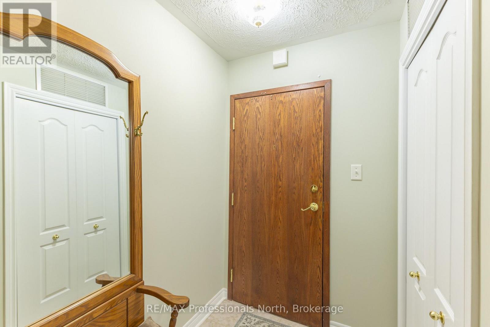 204 - 35 Dairy Lane W Property Photo 5