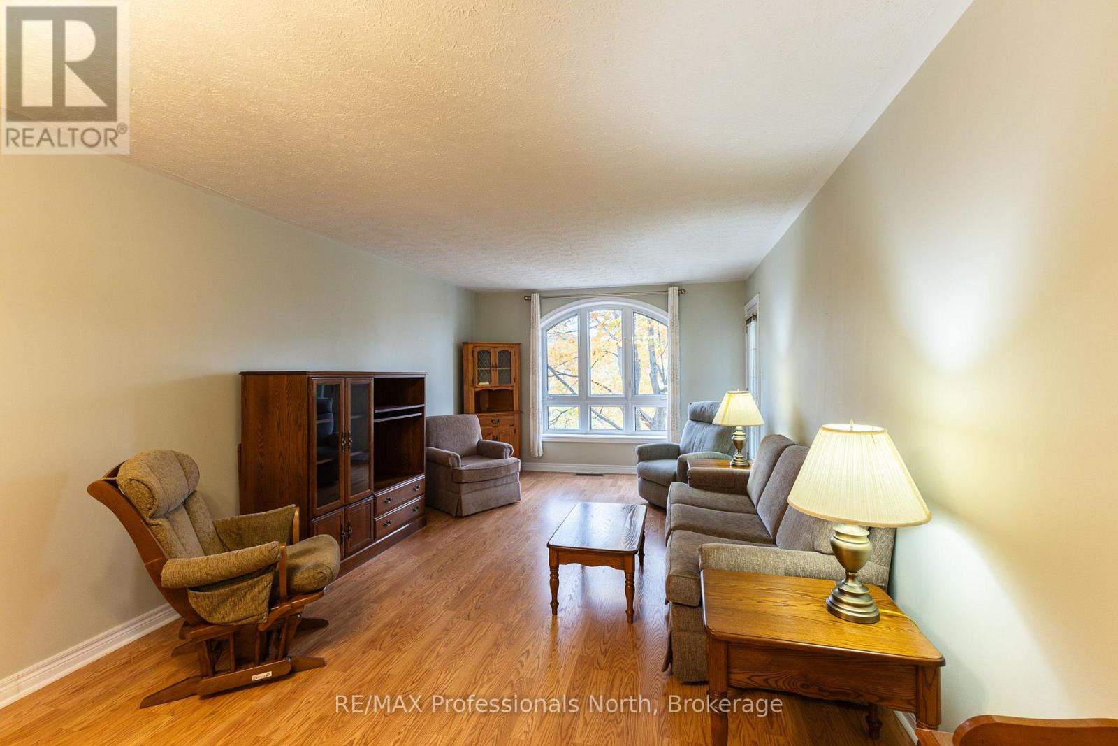 204 - 35 Dairy Lane W Property Photo 6