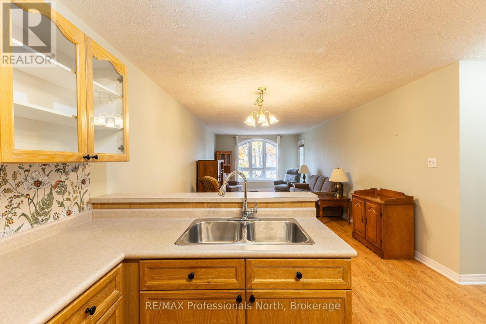 204 - 35 Dairy Lane W Property Photo 14