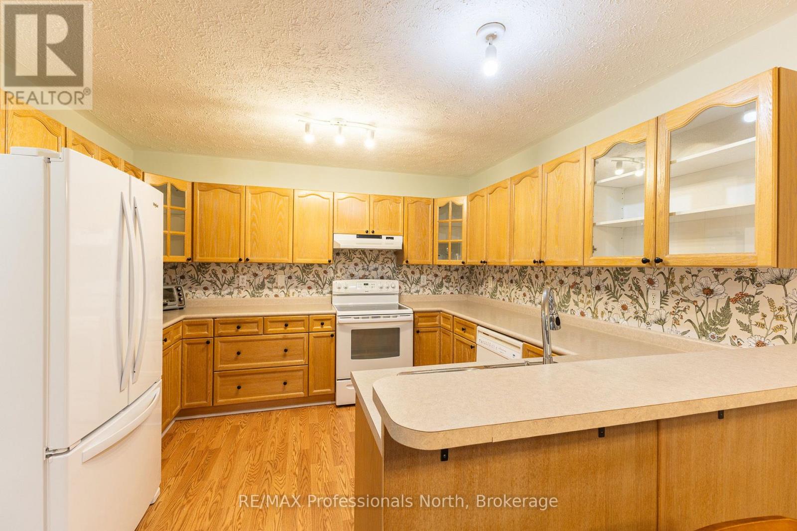 204 - 35 Dairy Lane W Property Photo 16