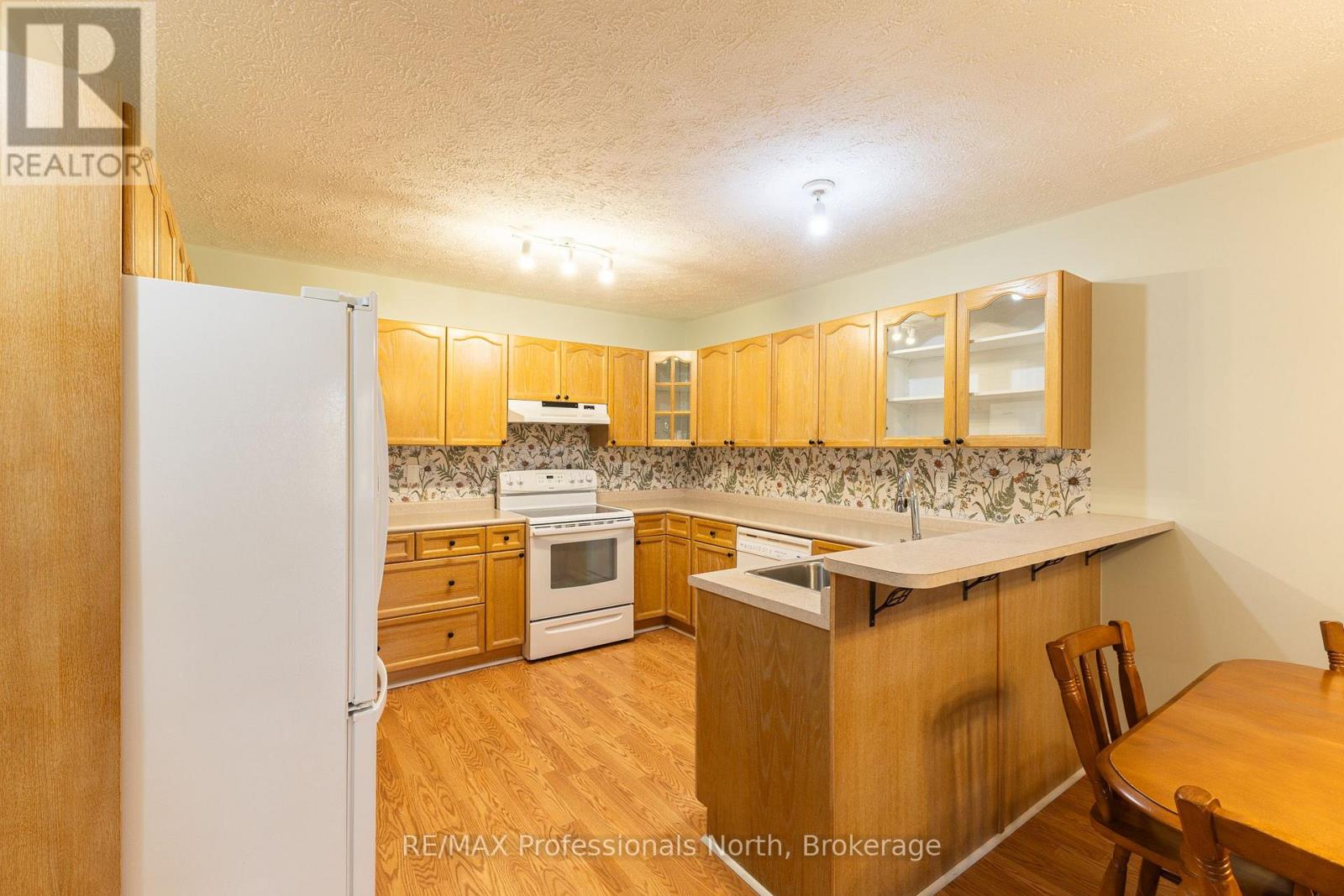 204 - 35 Dairy Lane W Property Photo 17