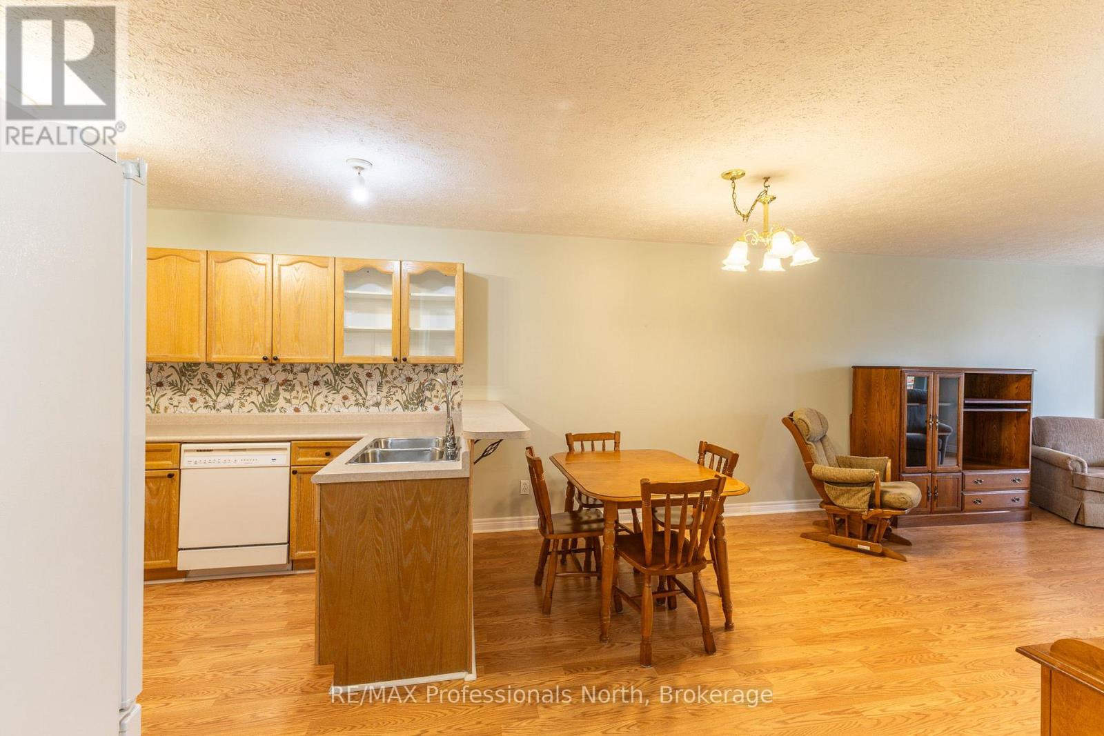 204 - 35 Dairy Lane W Property Photo 18