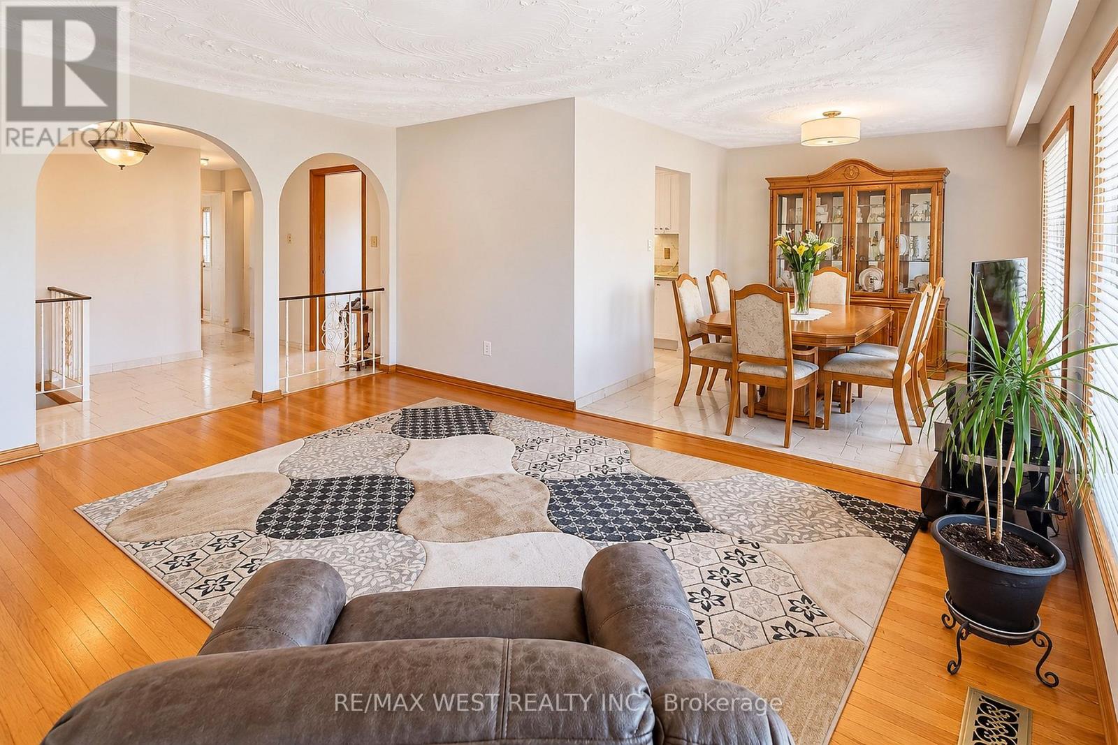 34 Glen Castle Drive Property Photo 3