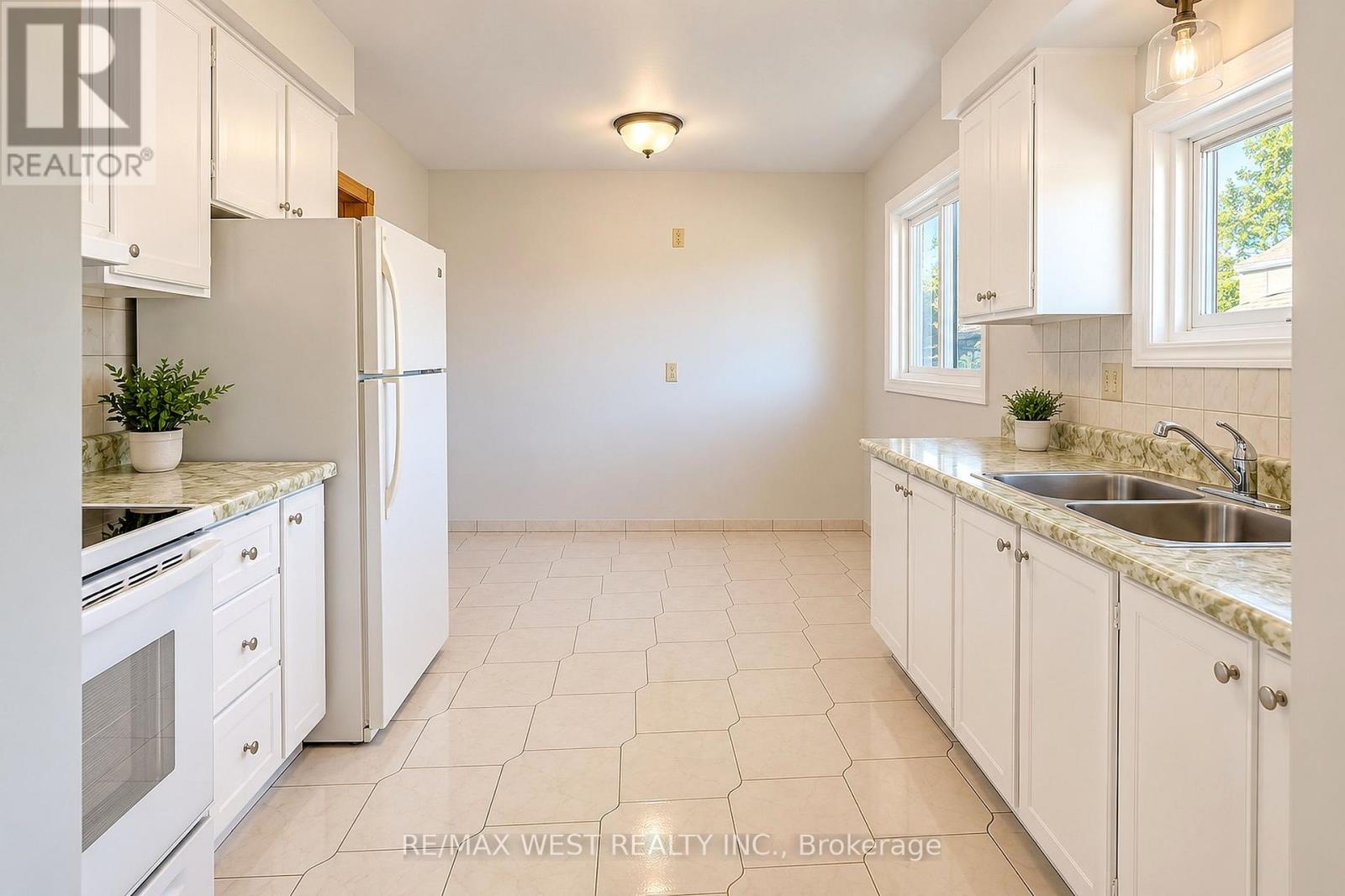 34 Glen Castle Drive Property Photo 6