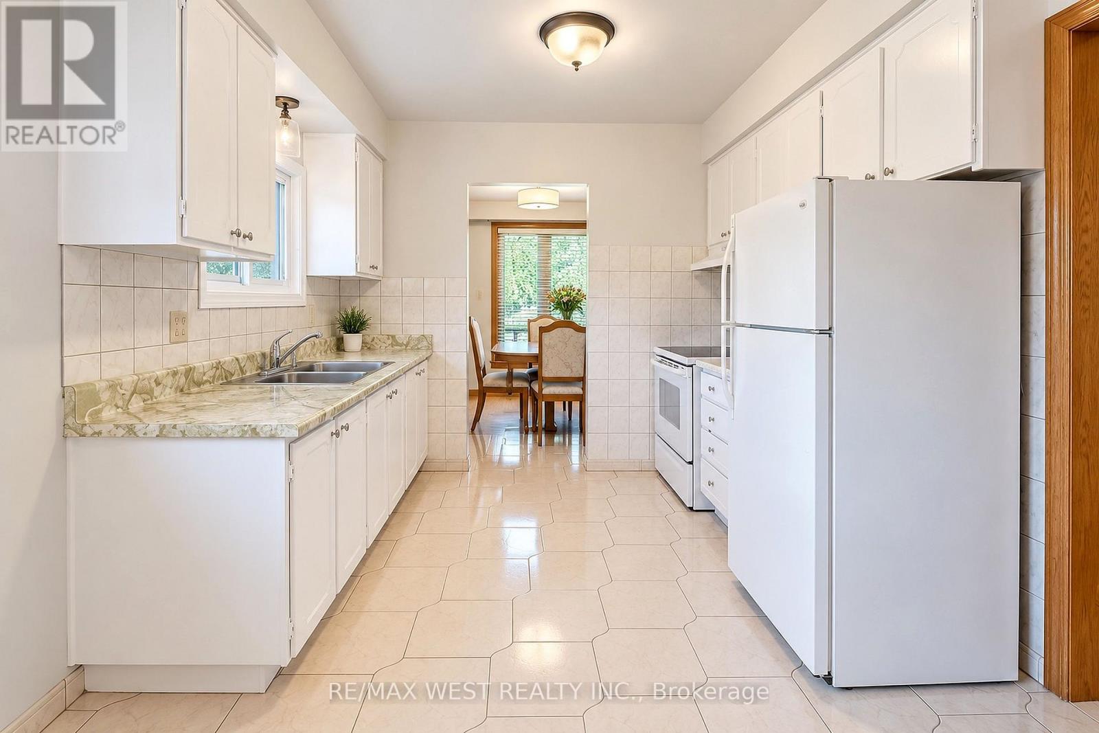 34 Glen Castle Drive Property Photo 7