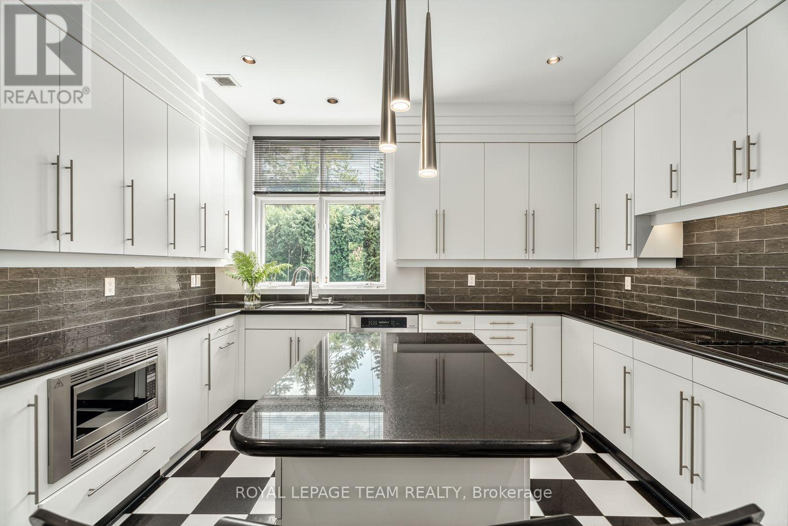 725 Manor Avenue Property Photo 8