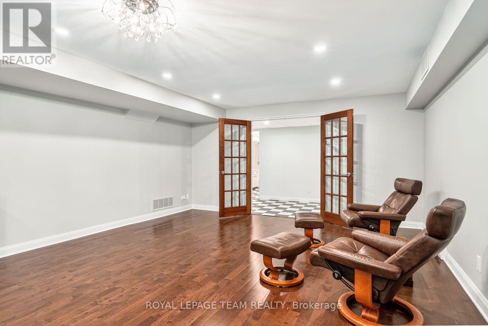725 Manor Avenue Property Photo 36