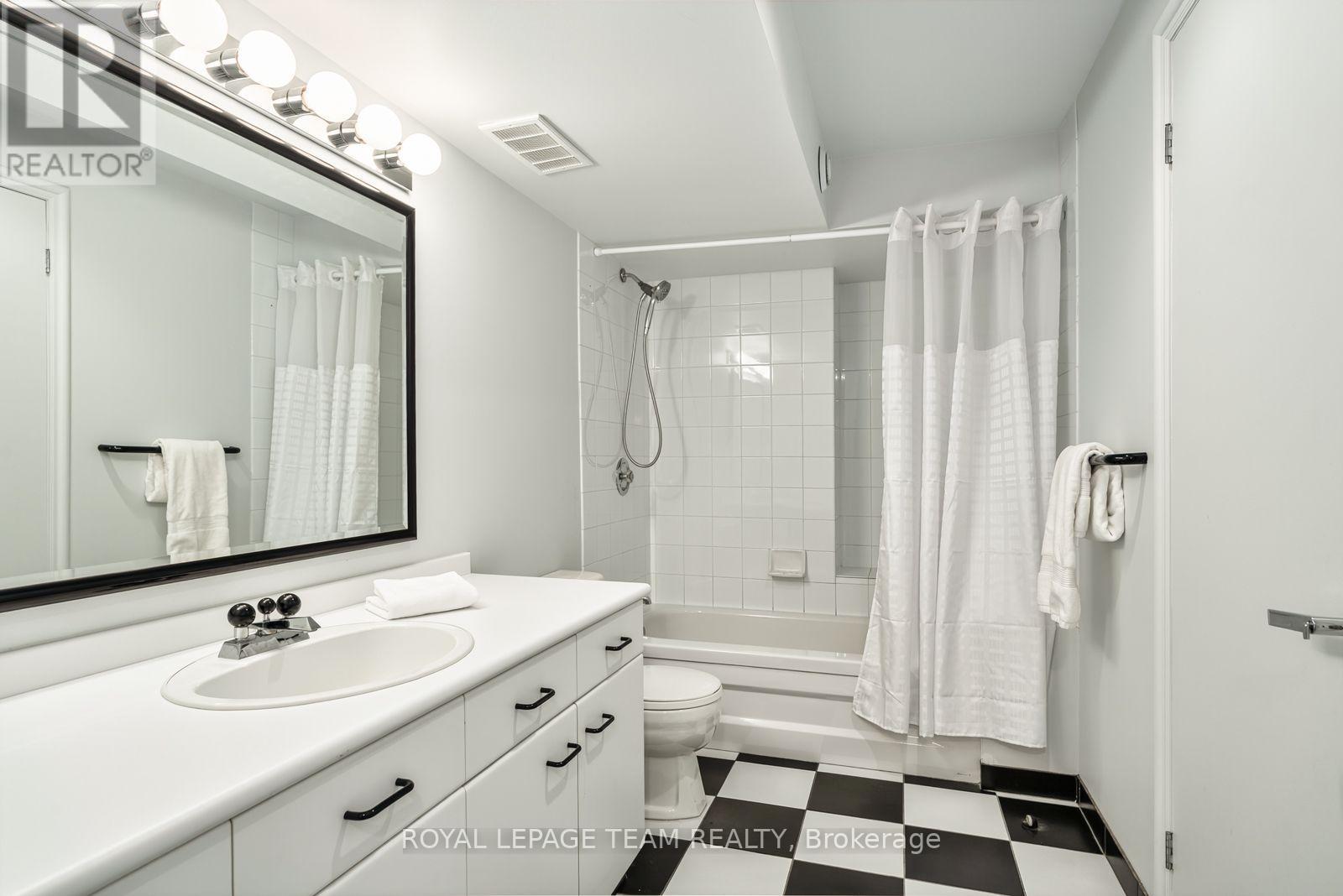 725 Manor Avenue Property Photo 37
