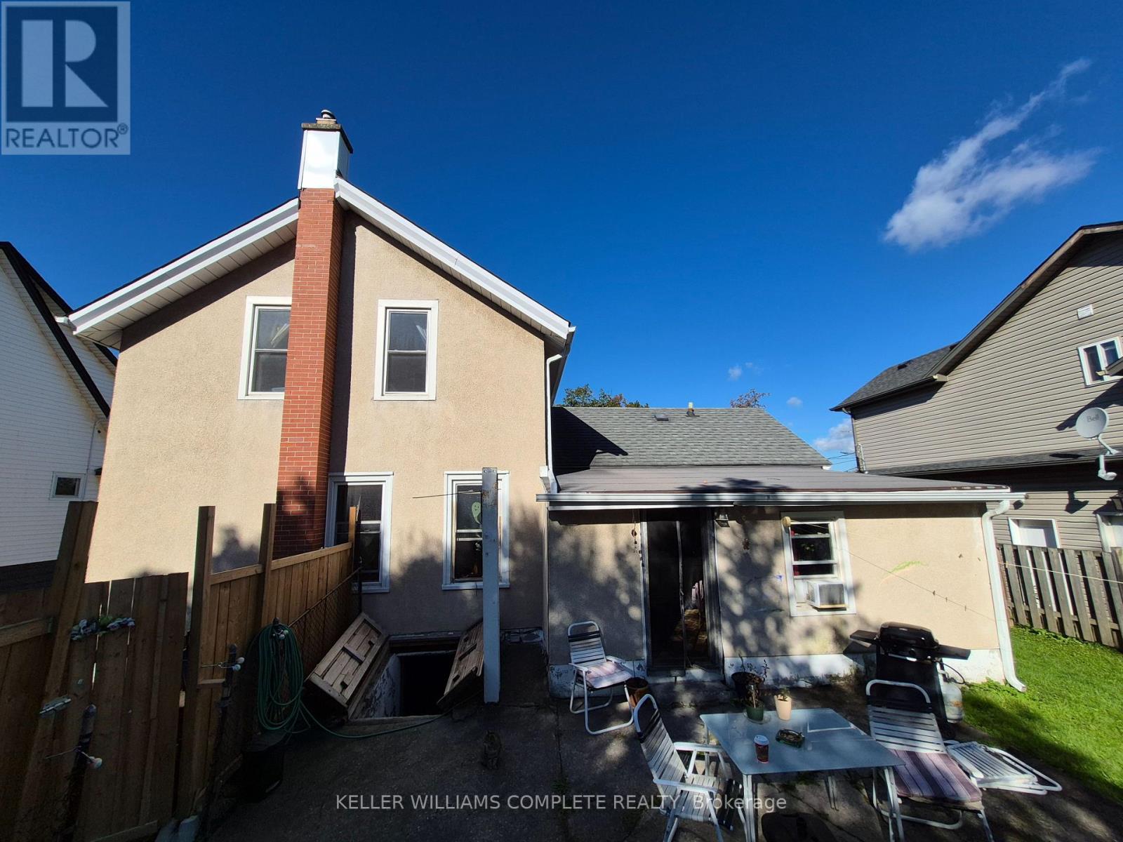 20 Carleton Street N Property Photo 5
