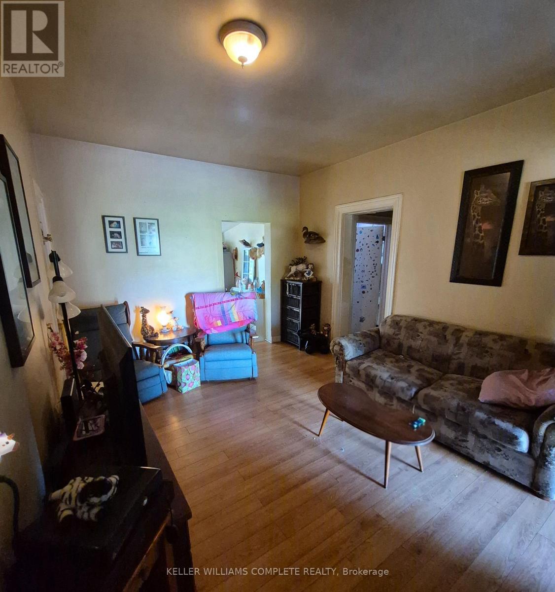 20 Carleton Street N Property Photo 11