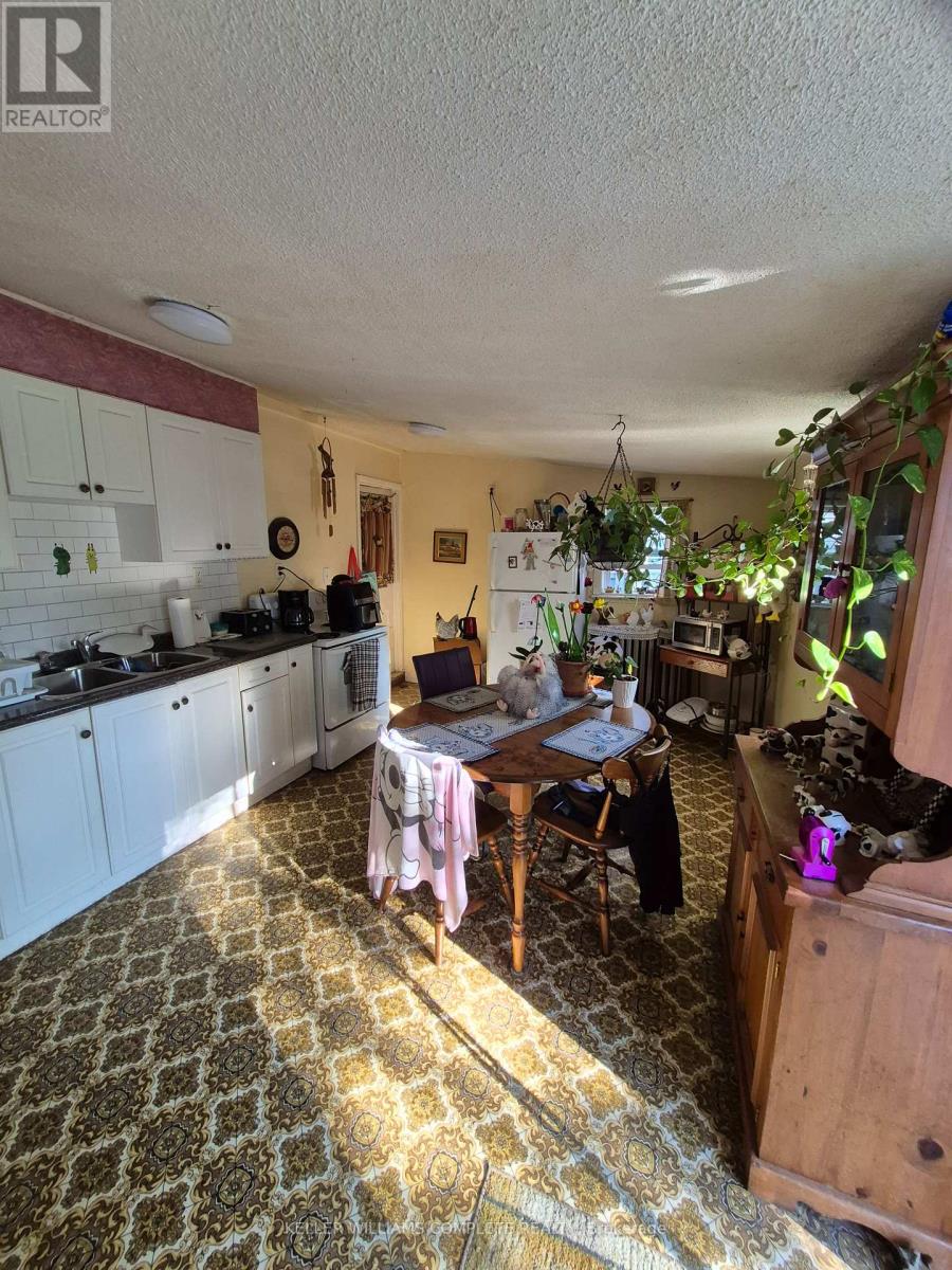 20 Carleton Street N Property Photo 14