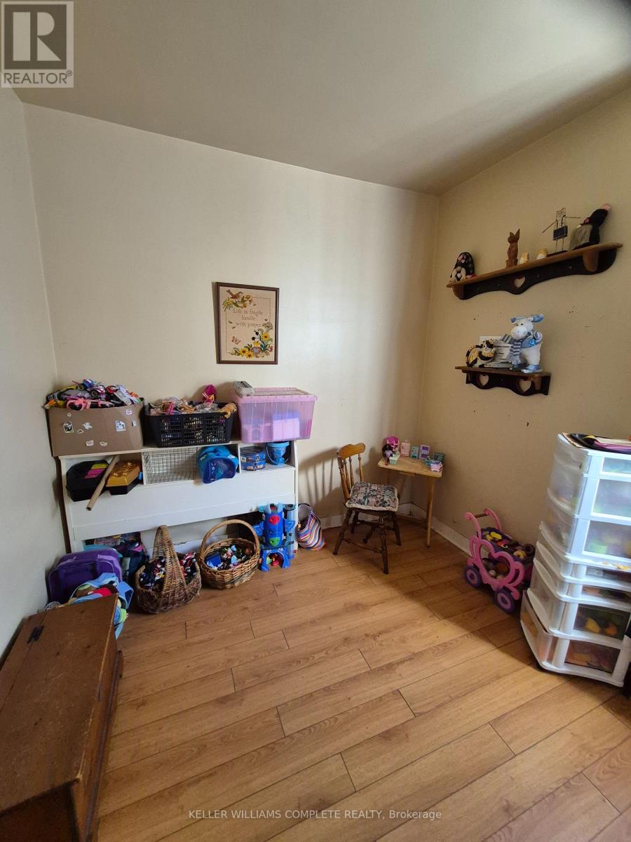 20 Carleton Street N Property Photo 17