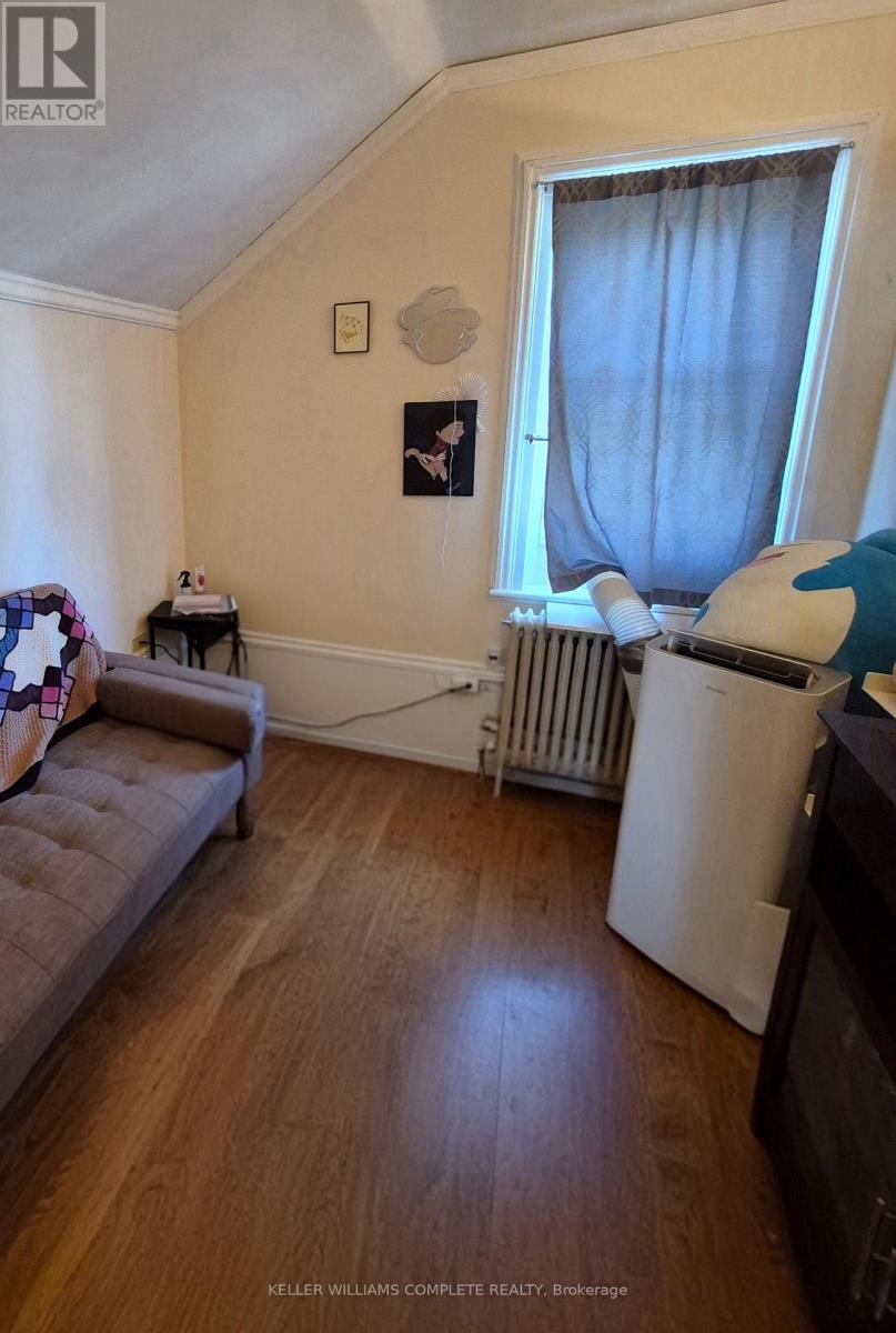 20 Carleton Street N Property Photo 22