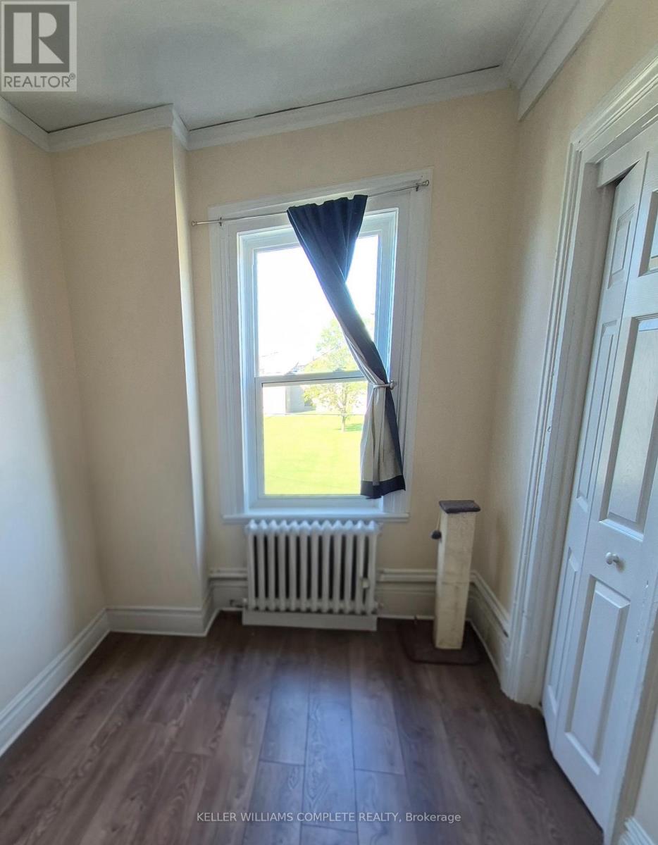 20 Carleton Street N Property Photo 23