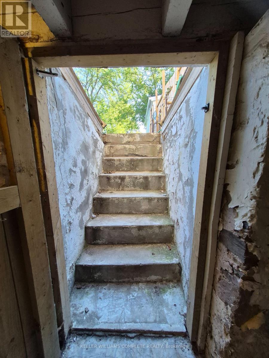 20 Carleton Street N Property Photo 29
