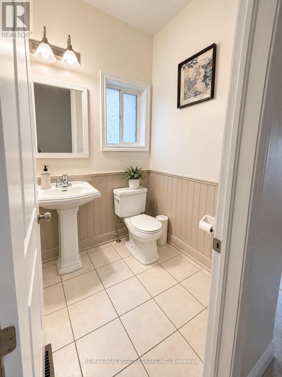 639 Hammond Street W Property Photo 2
