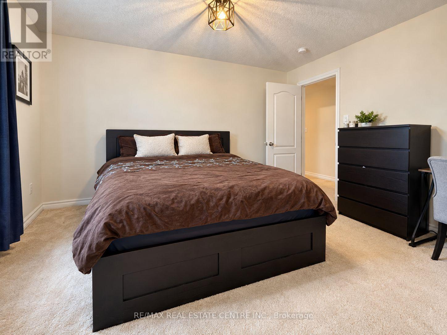 639 Hammond Street W Property Photo 11
